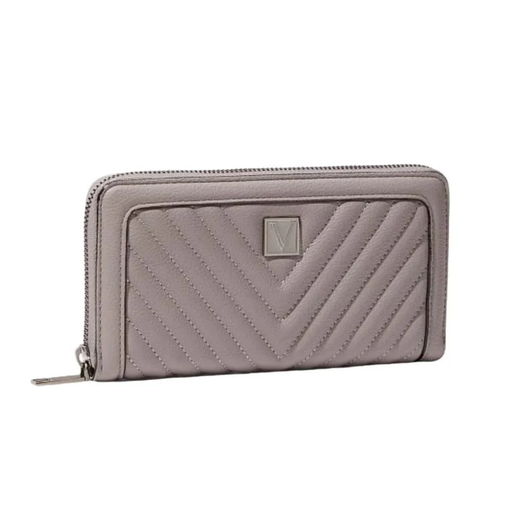 NWT Victoria's Secret The‎ Victoria Wallet Color Gray - Picture 2 of 6